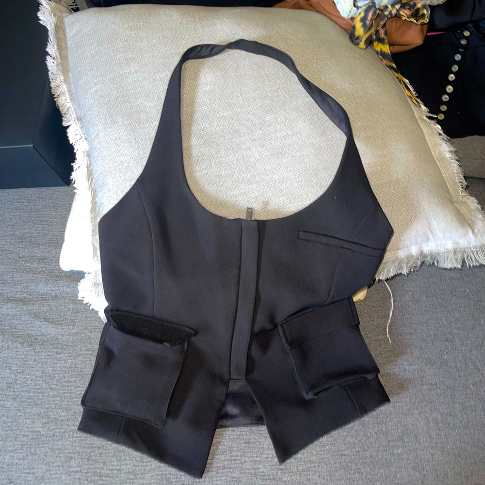 Black Cleavage Crop Top